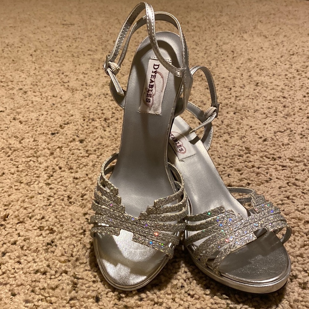 Sparkle and Silver Dyeables, size 8 wide